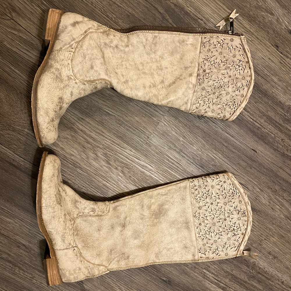 Corral boots